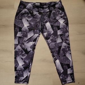 Danskin Now Cosmic Pattern Capri Workout Leggings - Black and Gray